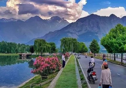Amritsar to Kashmir Complete Tour (Srinagar, Gulmarg, Pahalgam, Sonmarg)